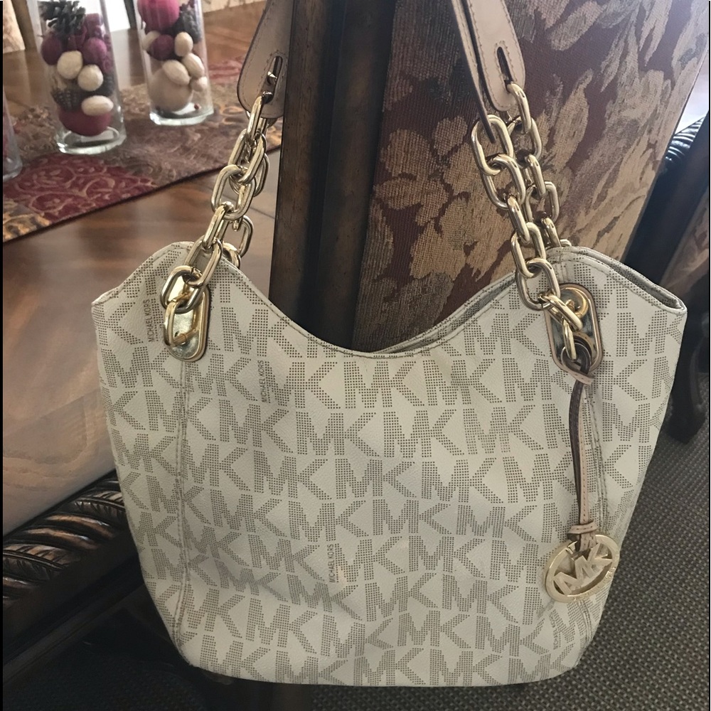 Michael Kors purse. Good condition.
